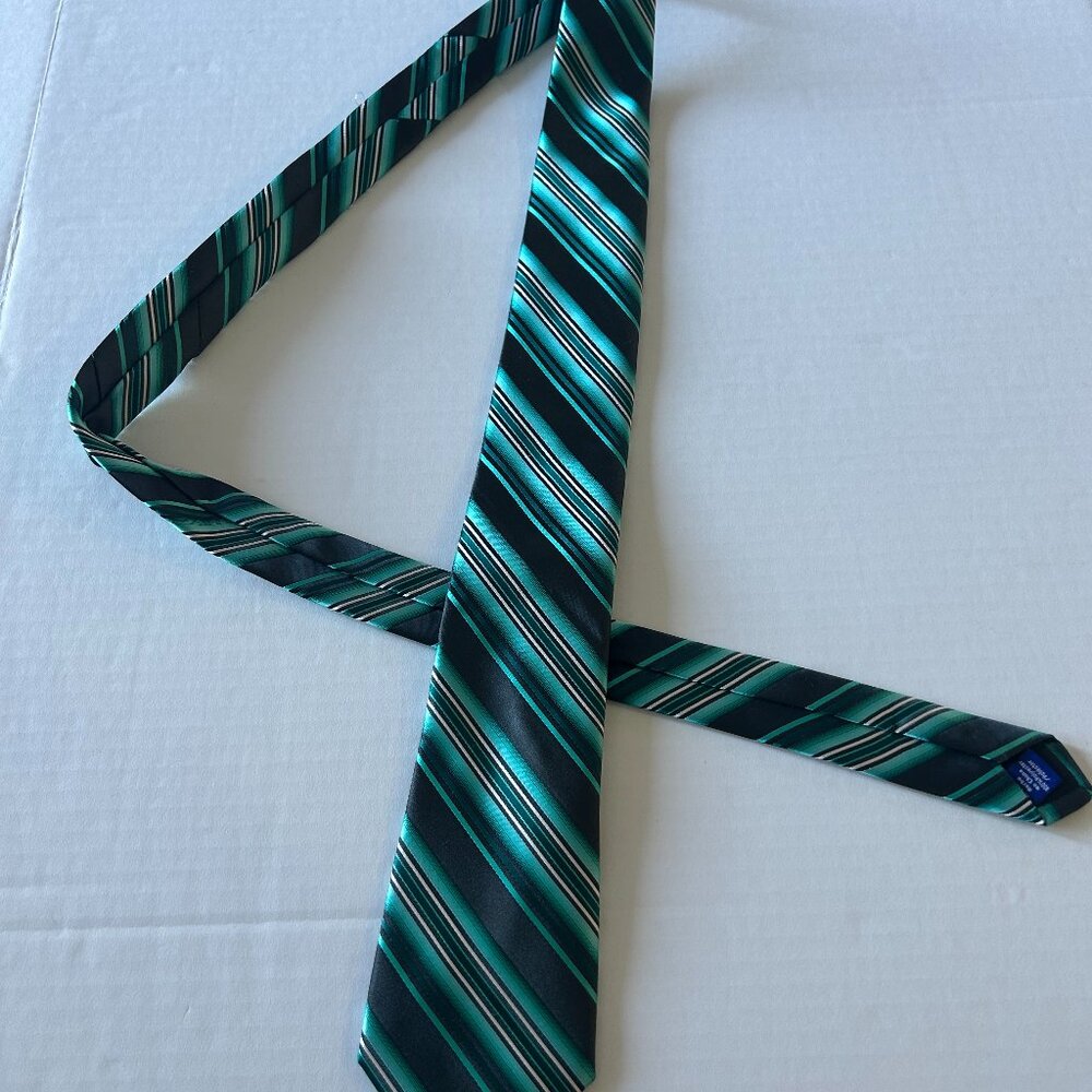Apt 9 men's tie, shades of blacks and teals